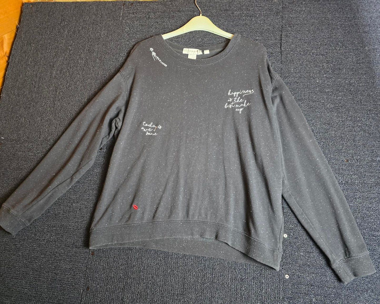 H&m grey sweater Size 10/12 print causal