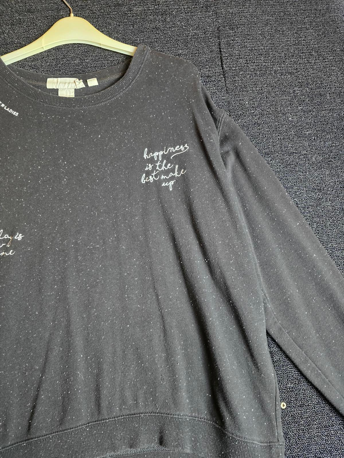 H&m grey sweater Size 10/12 print causal