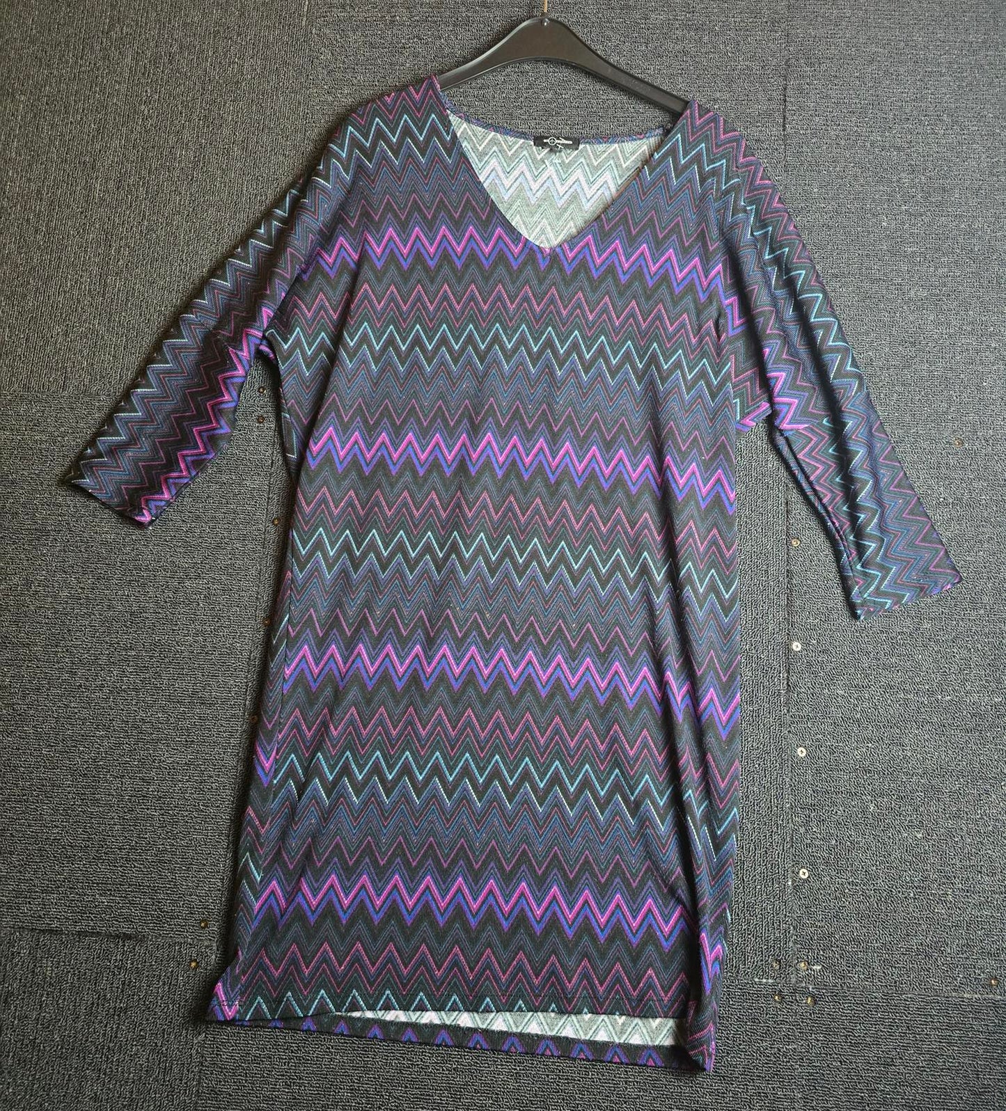 Misquitos Black Purple Zig Zag Dress Size 10 Oversized Fit A-Line Knee Length