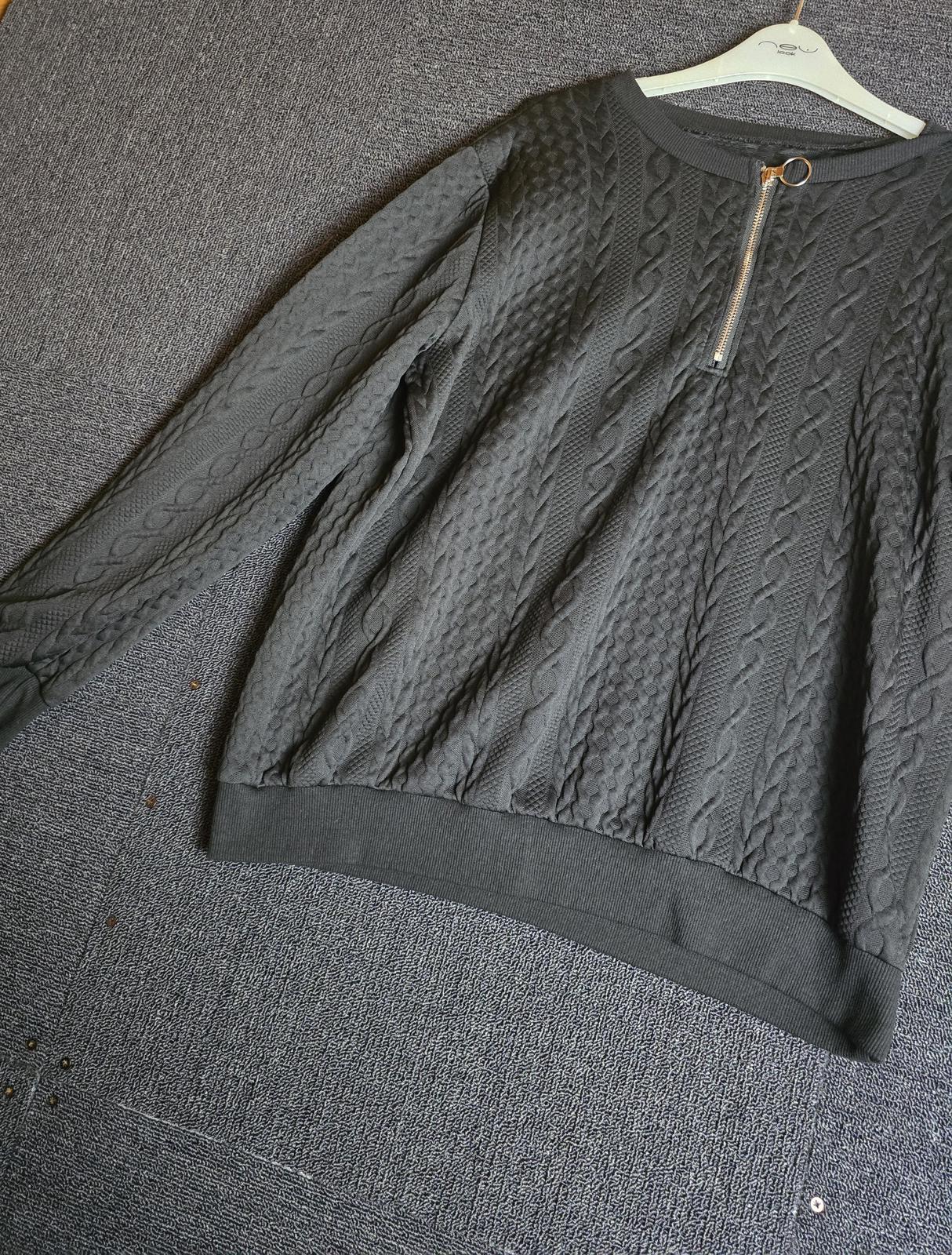 Black Embossed 1/4 Zip Jumper XXL Size 16 Long Sleeved