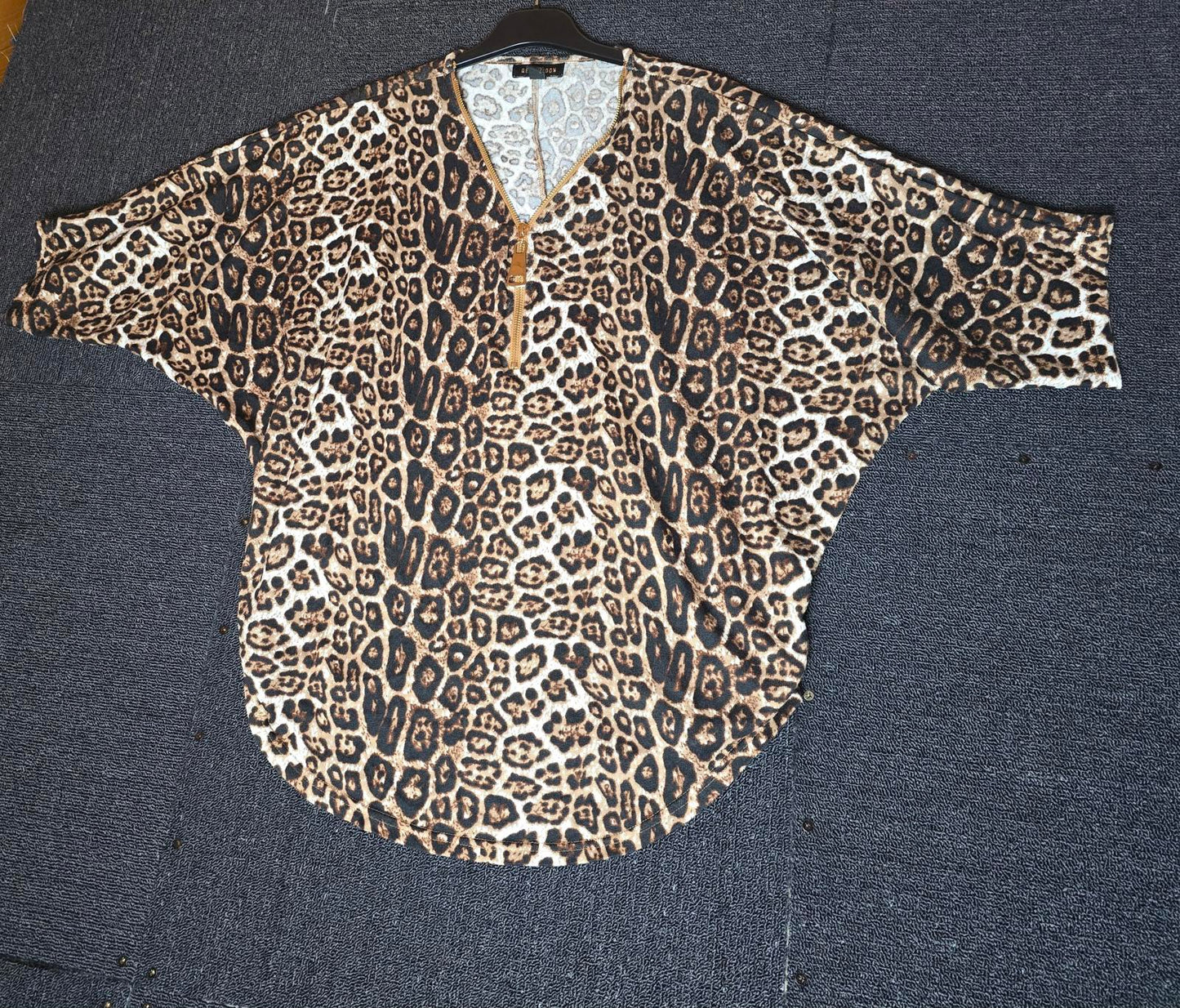 QED London Animal Print Oversized Top Size 10/12 1/4 Zip 3/4 Sleeve