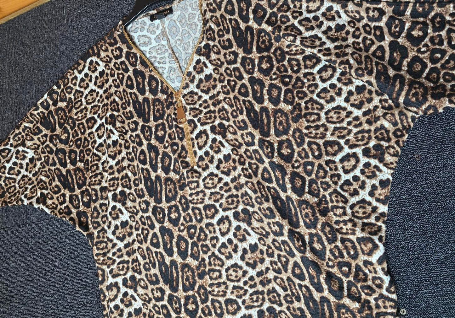 QED London Animal Print Oversized Top Size 10/12 1/4 Zip 3/4 Sleeve