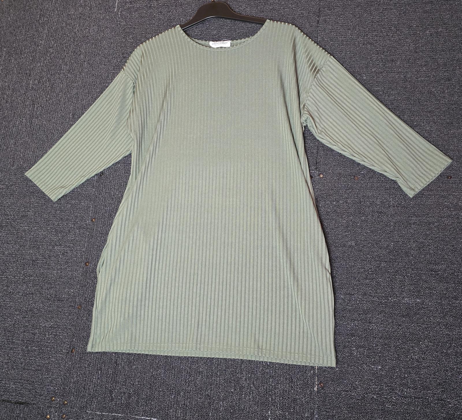 Khaki Green ribbed 3/4 sleeve longer length top pockets small size 10/12 Emeliax