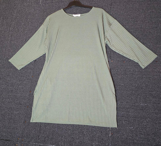 Khaki Green ribbed 3/4 sleeve longer length top pockets small size 10/12 Emeliax