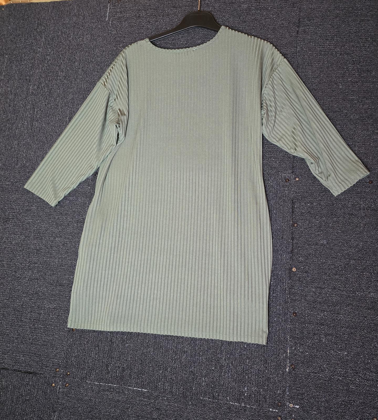 Khaki Green ribbed 3/4 sleeve longer length top pockets small size 10/12 Emeliax
