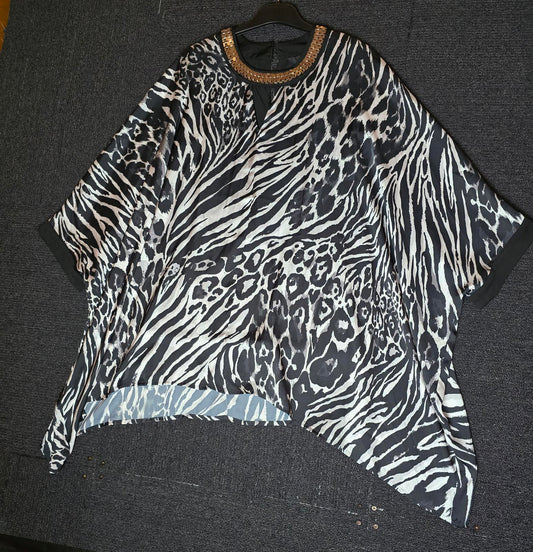 Julien Macdonald black & white zebra print oversized top size 8