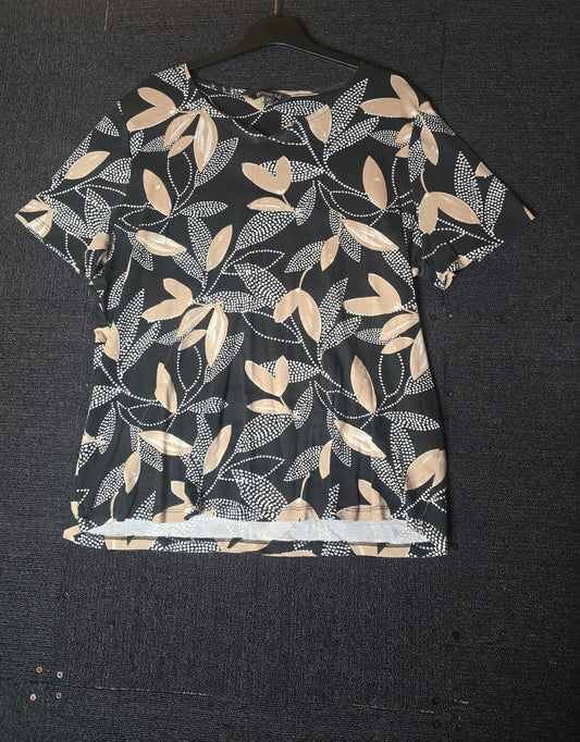 Bonmarche black white & beige floral short sleeved t-shirt size 22