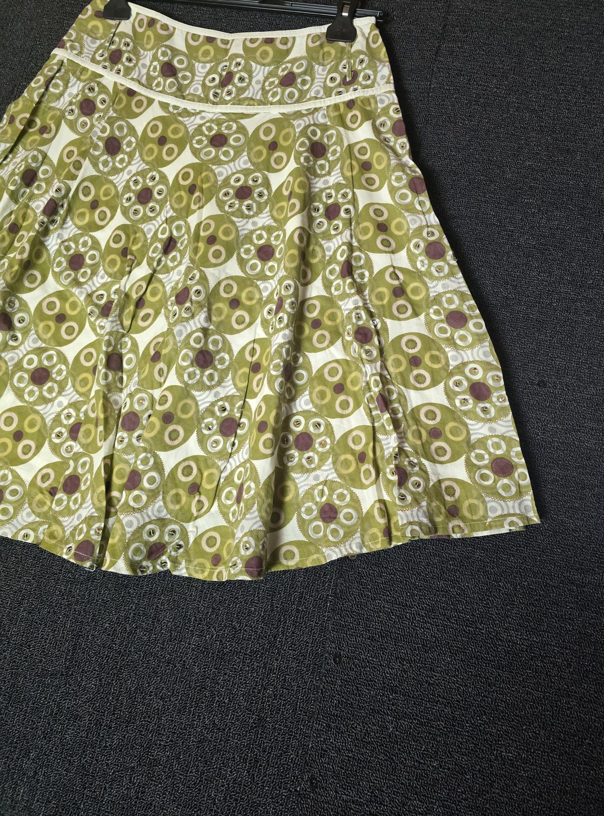 Matalan green sequin patterned flared skirt knee length size 10 Y2K