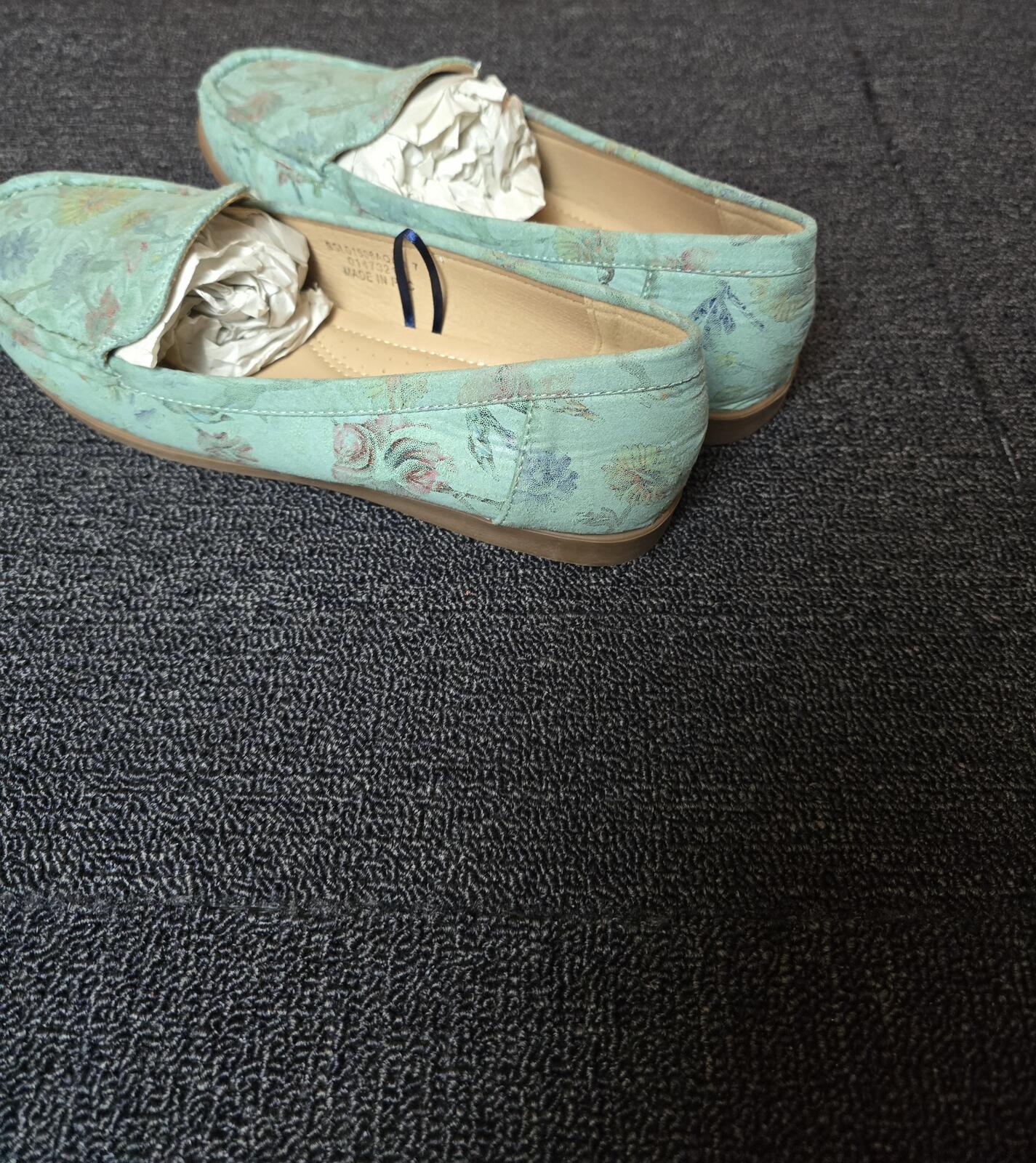 Hush Puppies 'Kinsey' soft style aqua green floral loafers New in box Size 7