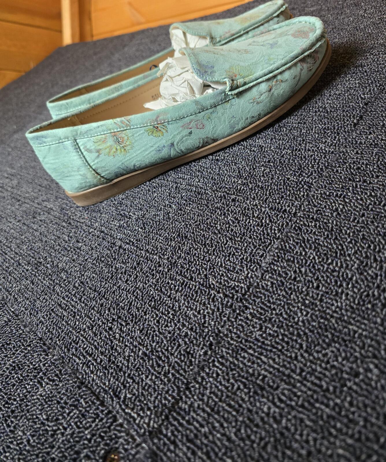 Hush Puppies 'Kinsey' soft style aqua green floral loafers New in box Size 7