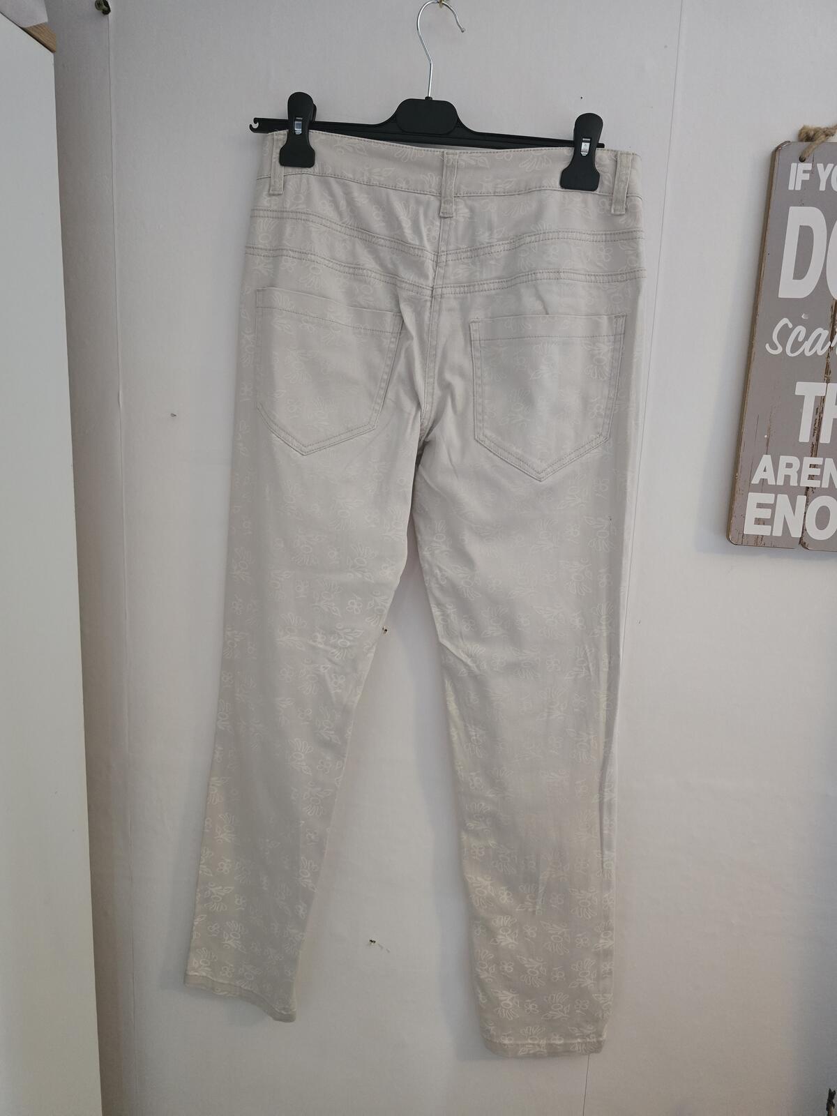 Ashley Brooke Ladies Off-White Floral Slim Leg Jeans Size 10