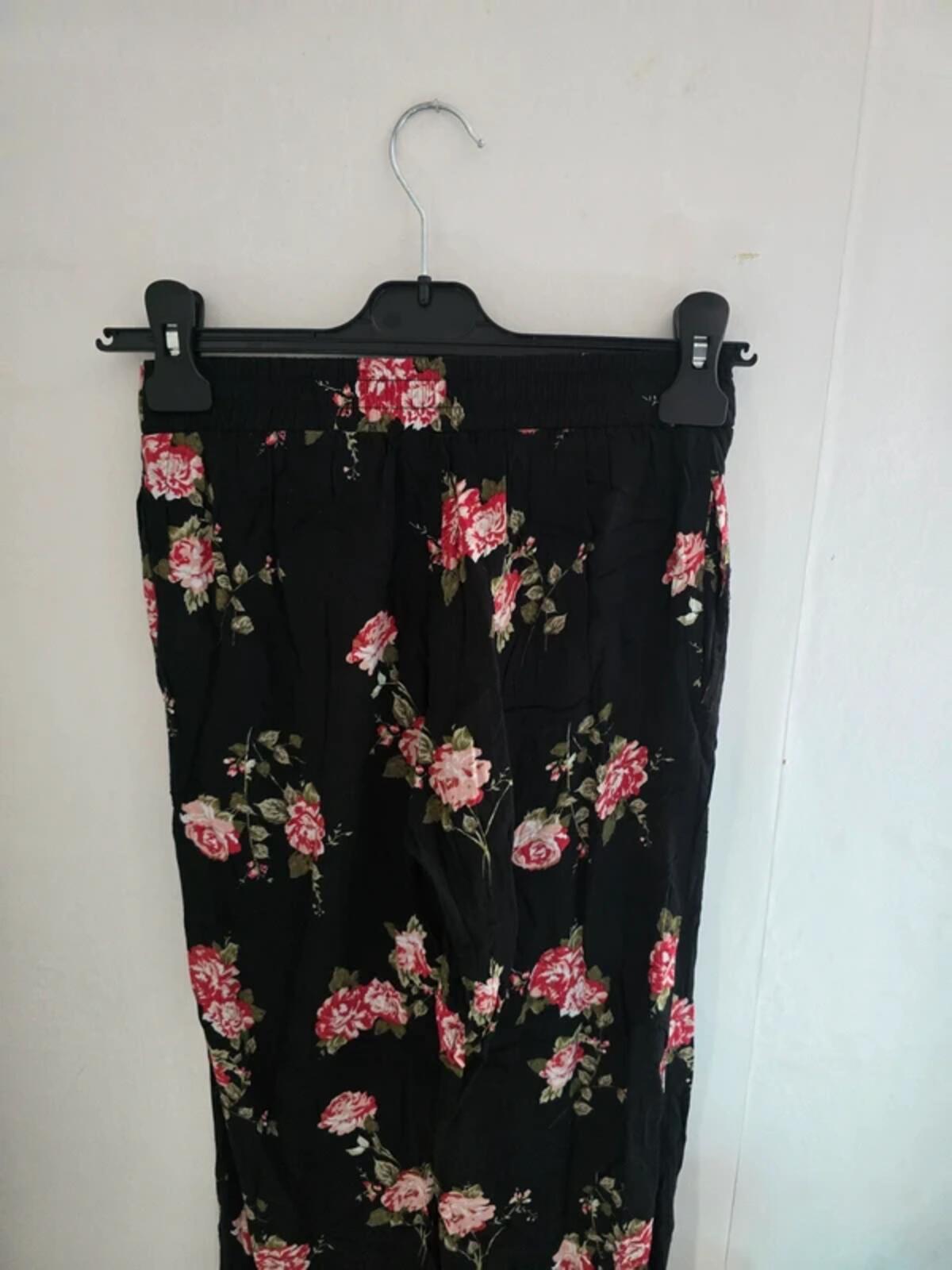 New Look Girls Black & Red Floral Lightweight Flared Trousers Size Age 9 Years