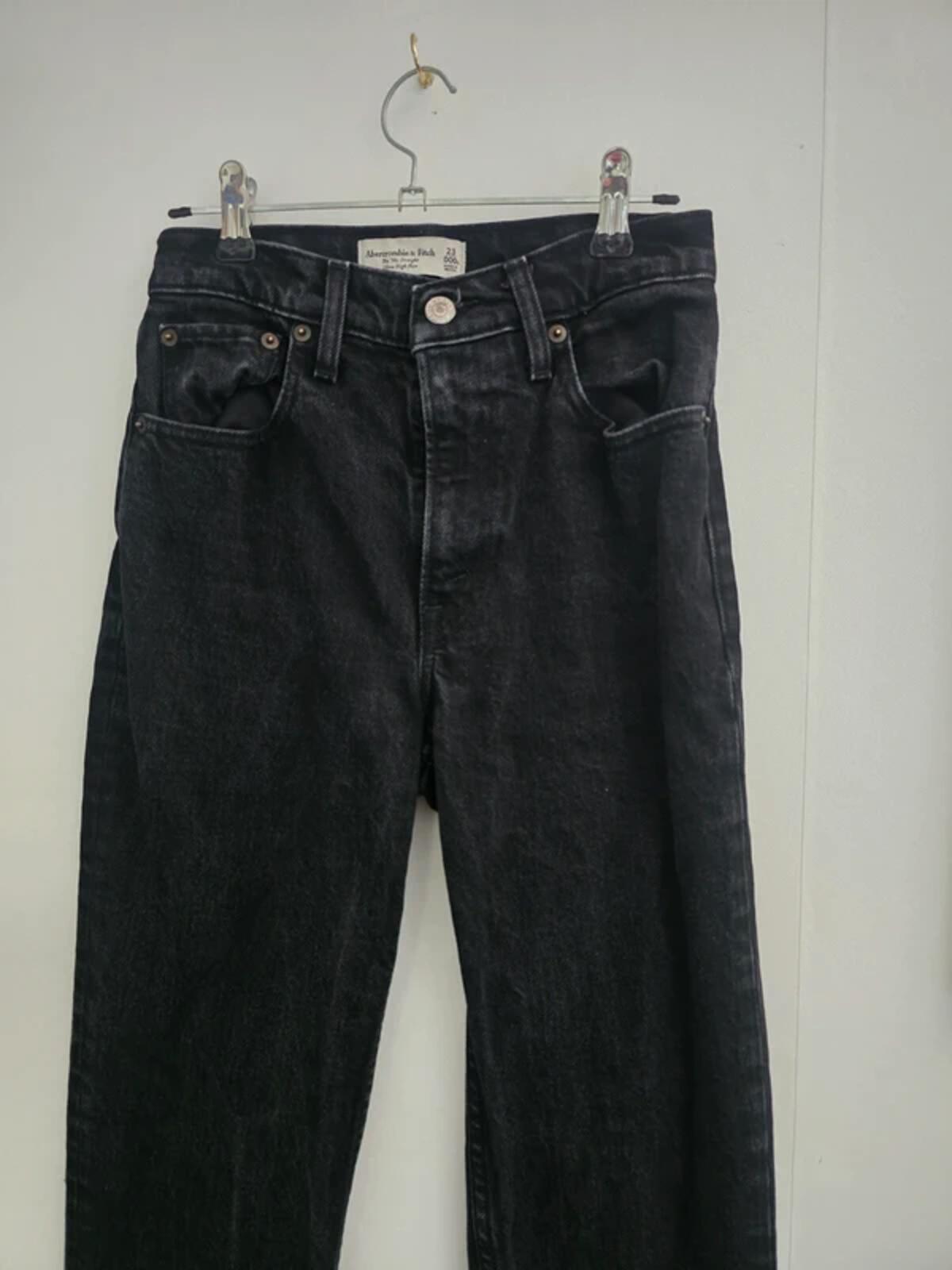 Abercrombie & Fitch 'The 90s Straight' High Rise Jeans Size 23W Short (UK 4)