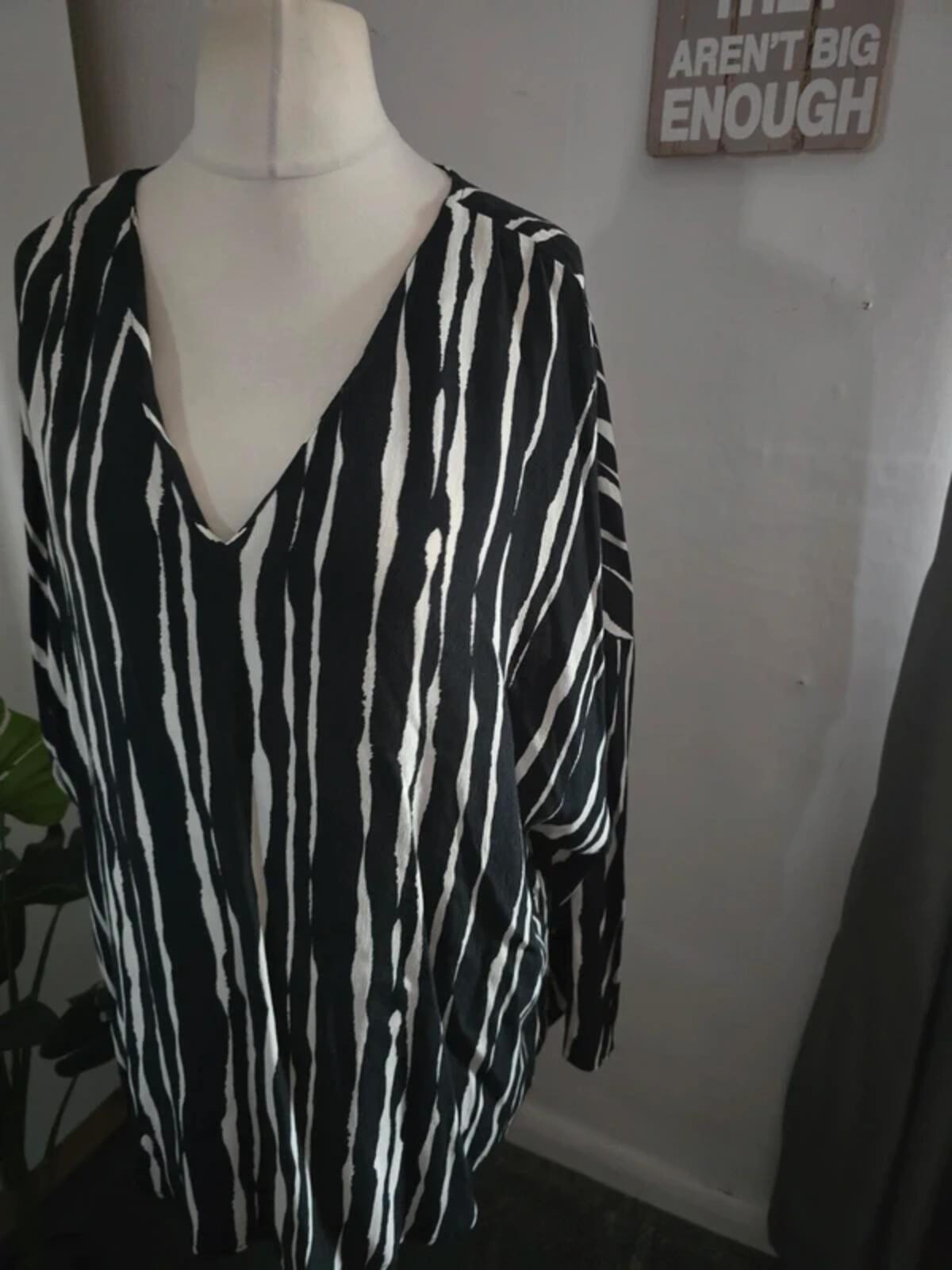 F&F Black & White Oversized Blouse  Size 10 - Lightweight Viscose