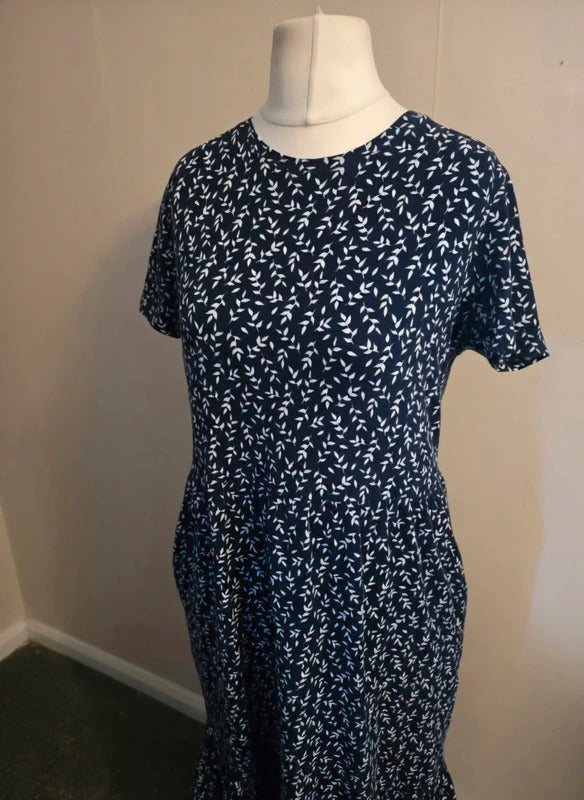 Barbour Navy & White Floral Short Sleeved Flared Midi Dress with Pockets Size 12