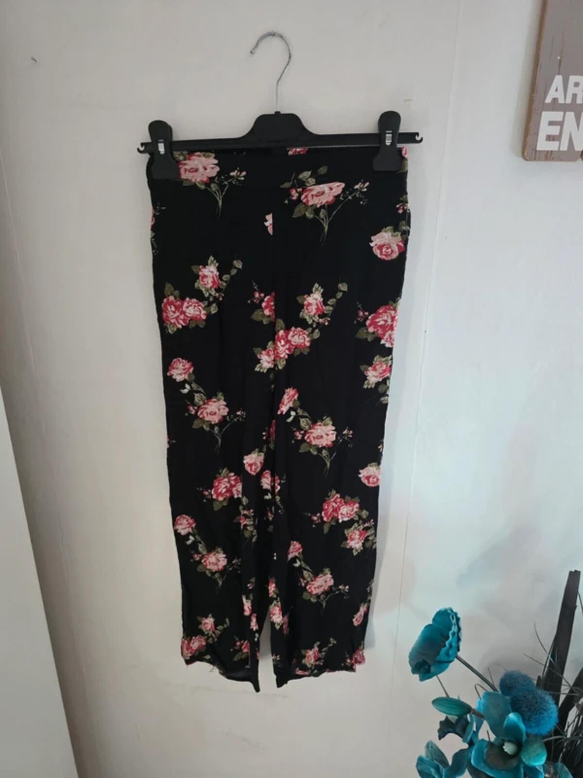 New Look Girls Black & Red Floral Lightweight Flared Trousers Size Age 9 Years