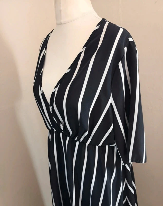 Curvzy Black & White Striped V-Neck Knee Length Dress Size 18