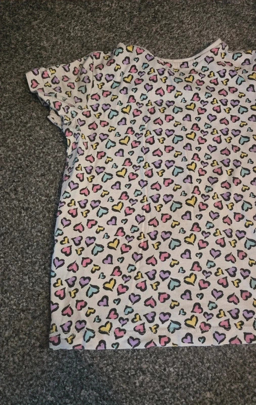 Primark Girls White & Multicoloured Heart Print Cotton T-Shirt Size 5-6 Years