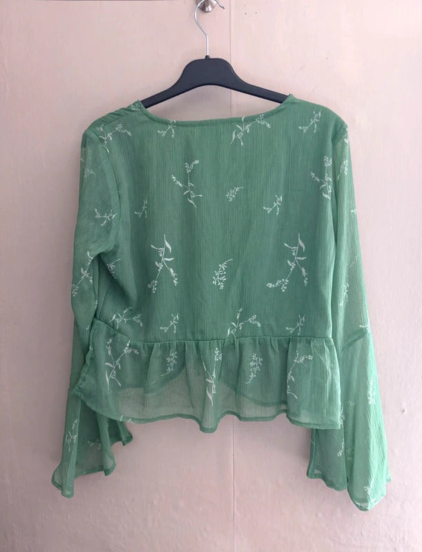 Neon Rose Green & White Ruched Front Flared Long Sleeve Crop Top M Size 10-12