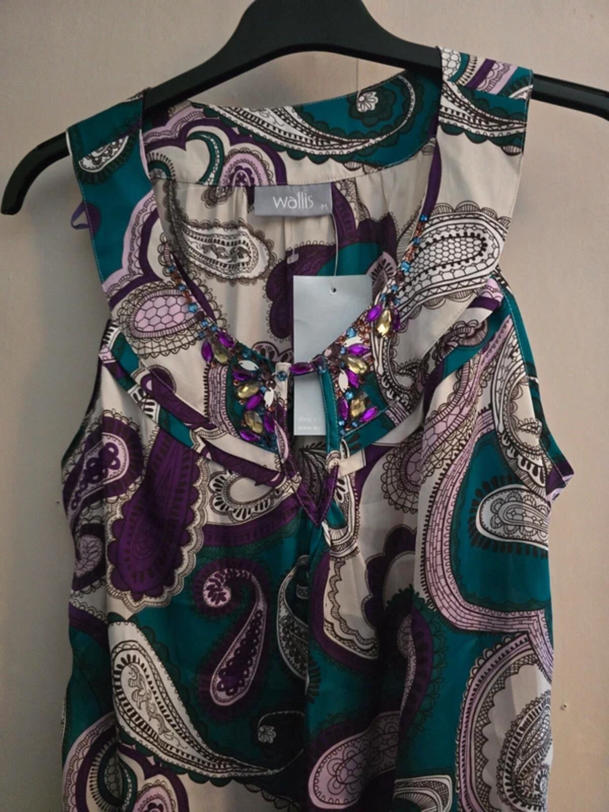 Wallis NWT Sleeveless Blouse Top Medium Size 10/12 Green Purple Gem Embellished