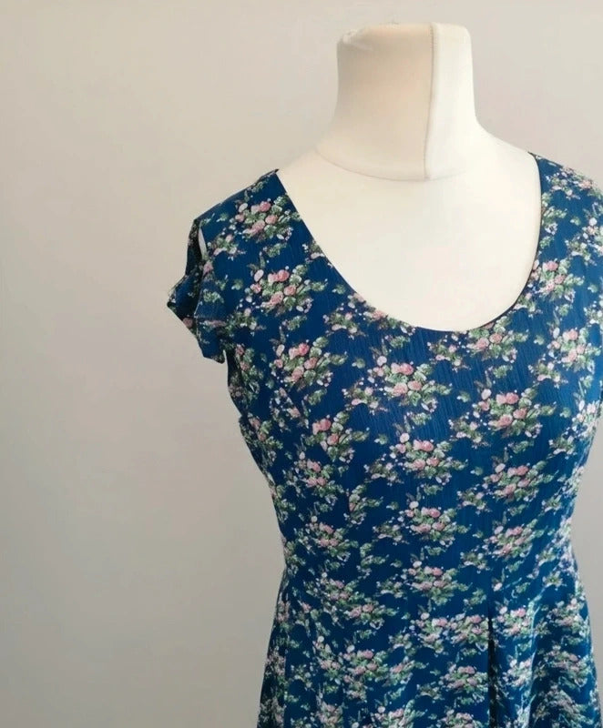 Jumpo Blue Floral Fit & Flare Dress M/L Size 12-14 Short Sleeve Midi Dress