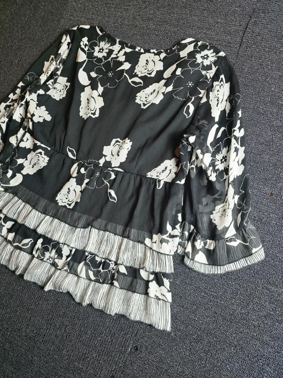Per Una Blouse Black & White Size 16 Frilly Smart Causal