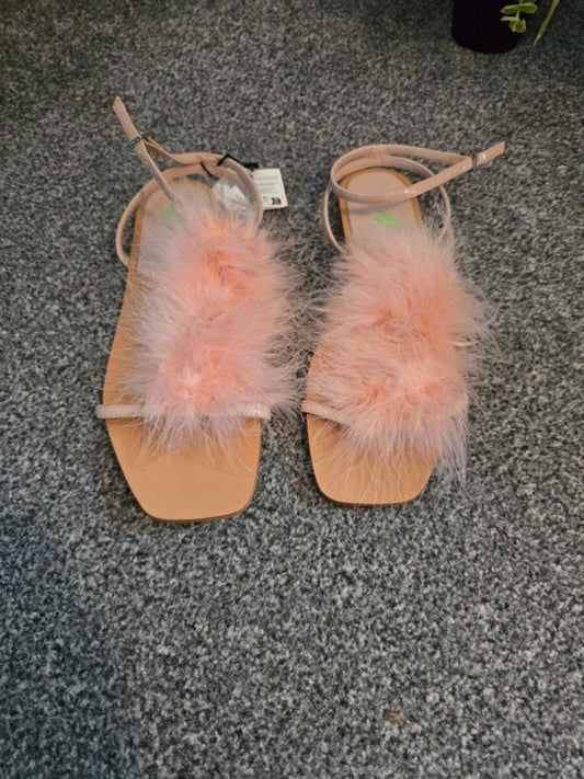 New With Tags Zara Pink Fluffy Buckle Open-Toe Sandals Size 7 ( EUR 40)