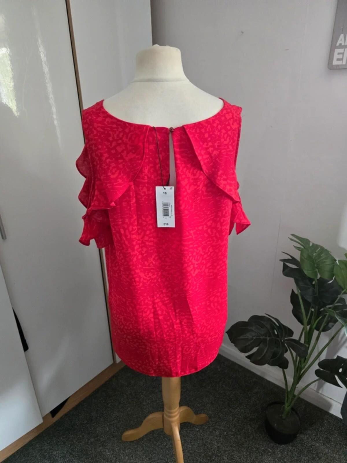 Soon NWT Red Animal Print Cold Shoulder Top Size 16
