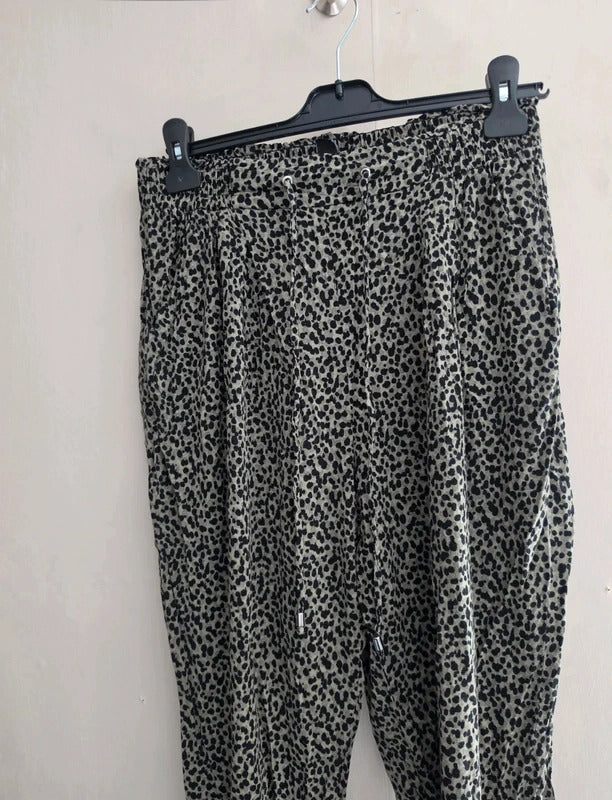 New Look Green & Black Animal Print Lightweight Trousers Size 12