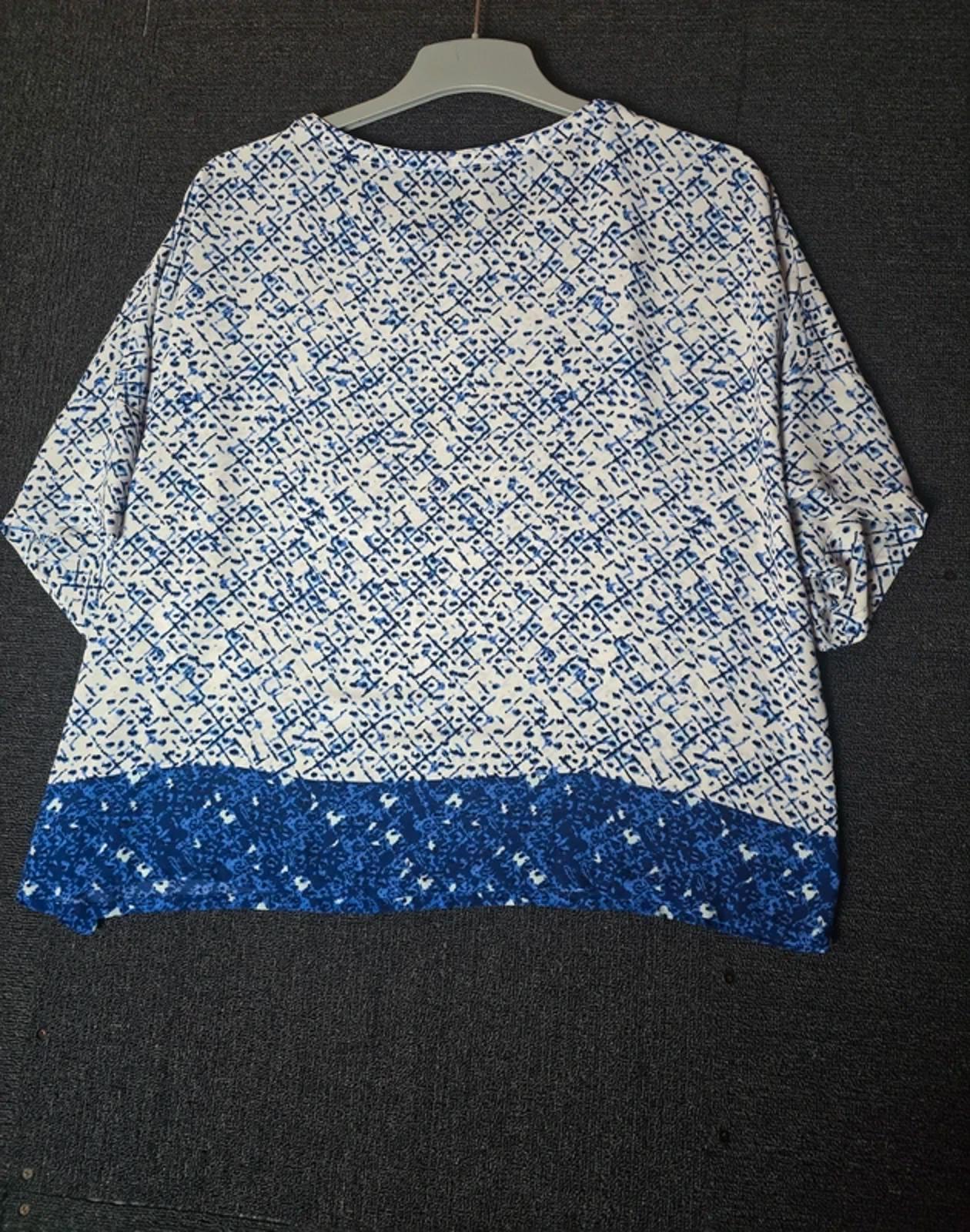 Marks & Spencer blue & white patterned 3/4 sleeve top relaxed size 20