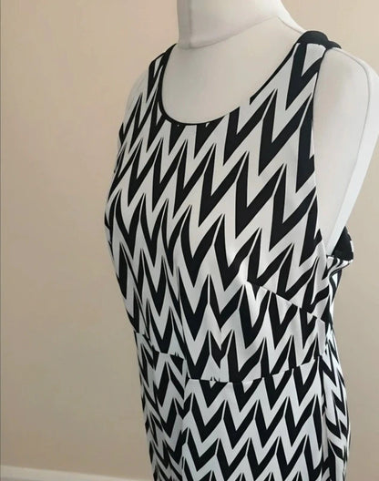 Simply Be White & Black Zigzag Maxi Dress Sleeveless Bodycon Stretch Size 16
