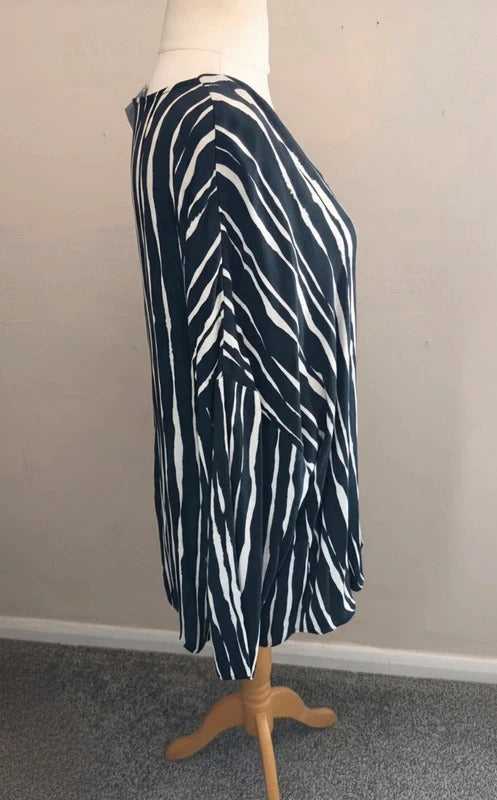 F&F Black & White Oversized Blouse  Size 10  Lightweight Viscose
