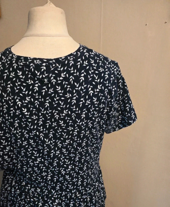 Barbour Navy & White Floral Short Sleeved Flared Midi Dress with Pockets Size 12