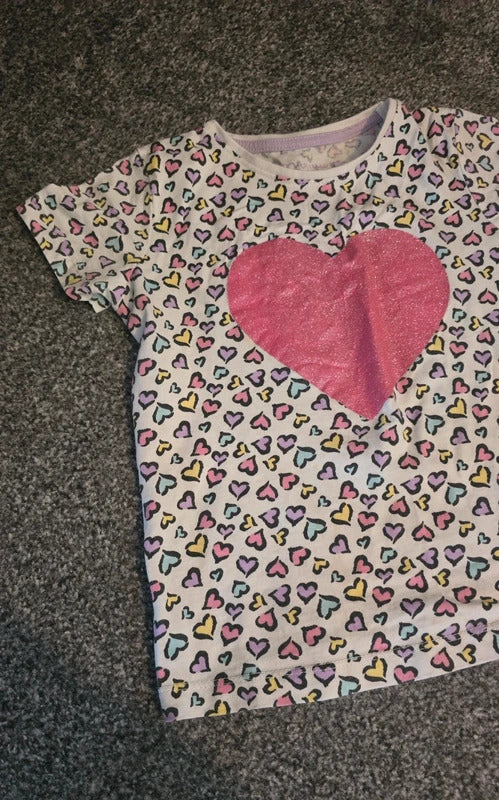 Primark Girls White & Multicoloured Heart Print Cotton T-Shirt Size 5-6 Years