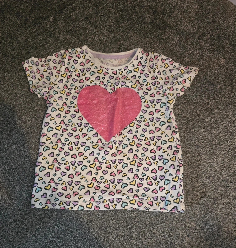 Primark Girls White & Multicoloured Heart Print Cotton T-Shirt Size 5-6 Years