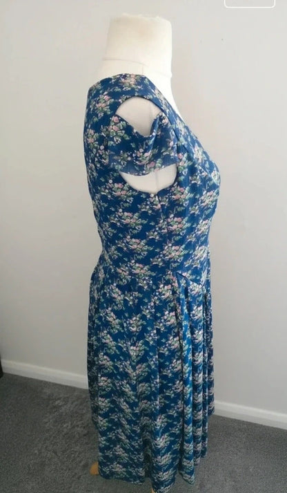 Jumpo Blue Floral Fit & Flare Dress M/L Size 12-14 Short Sleeve Midi Dress