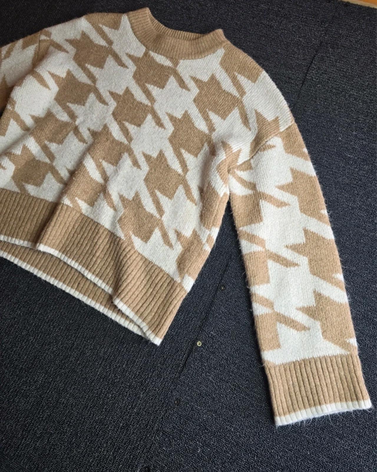 F&F Oversized Jumper Beige & White Size 12 Knit Casual Layering