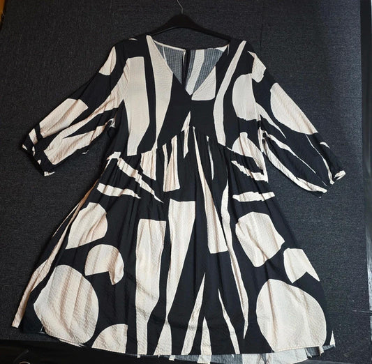 George Black & White Midi Dress Size 20 V Neck Relaxed Fit NWT