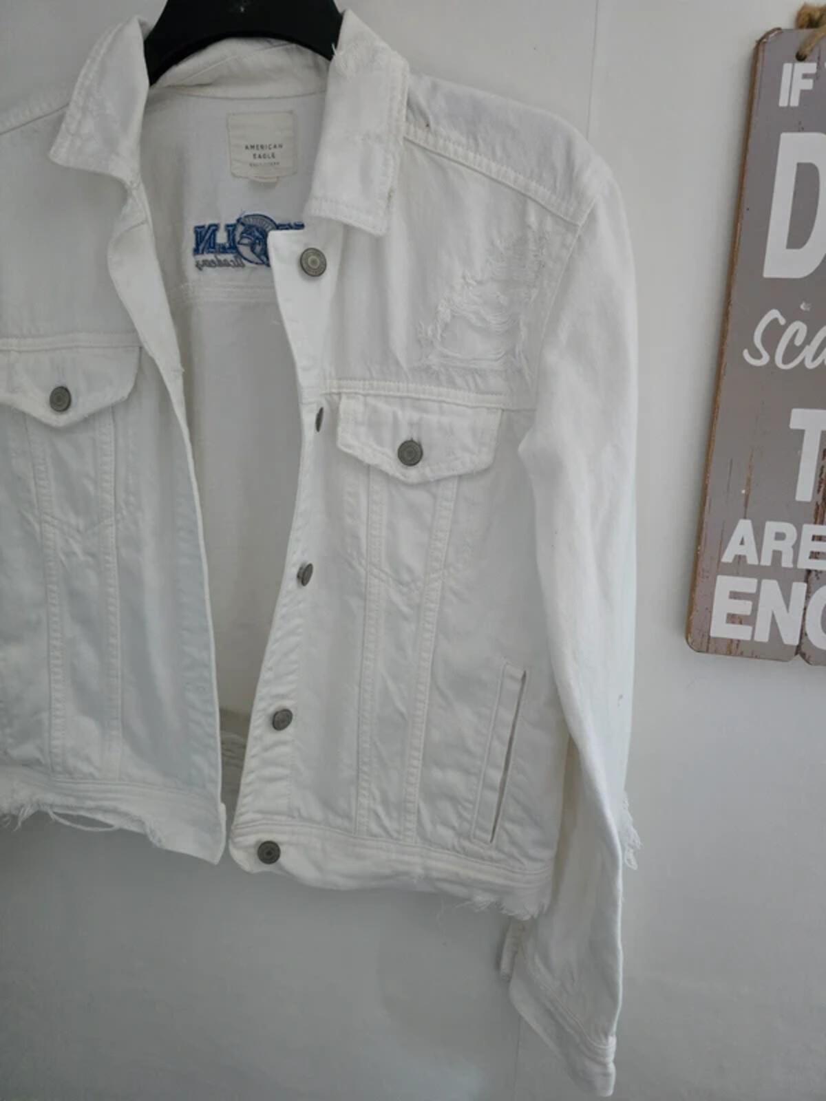 American Eagle White Distressed Denim  Jacket M Size 10-12