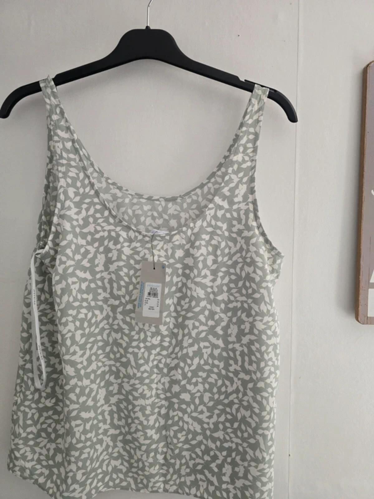 Primark Light Green & White Leaf Print Vest Top Size 14 NWT