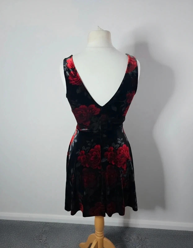 New Look Black & Red Floral Velvet Mini Skater Dress V Neck Size 8