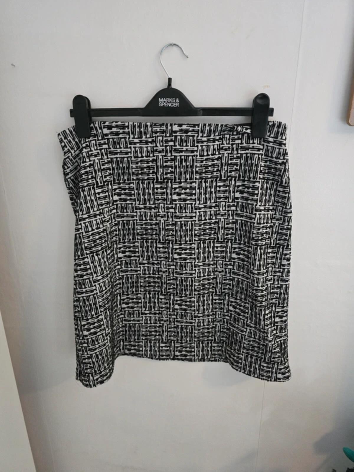Marks & Spencer Monochrome Patterned Skirt Size 14