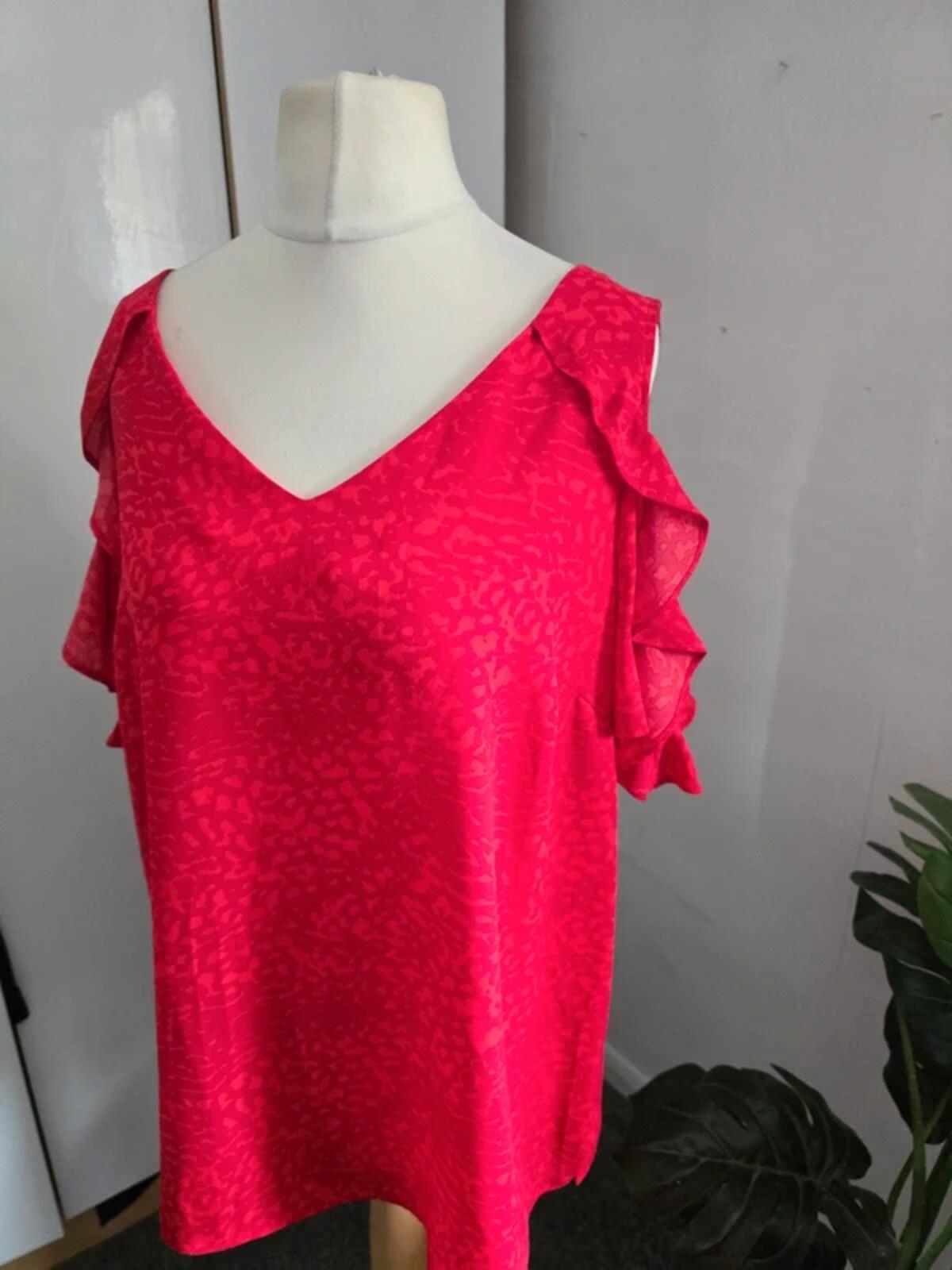 Soon NWT Red Animal Print Cold Shoulder Top Size 16