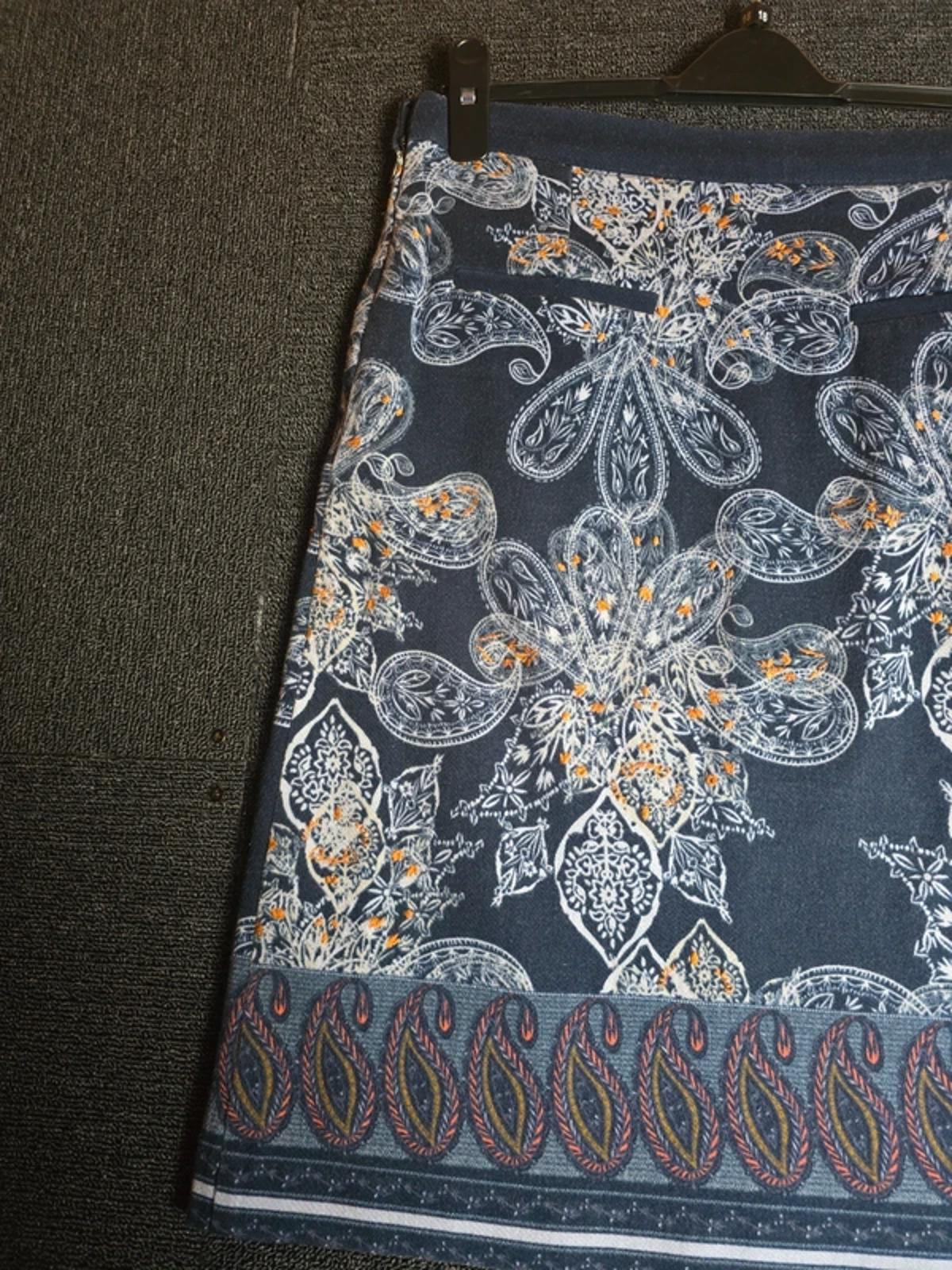 White Stuff Navy Floral Skirt Size 10 Knee Length Causal