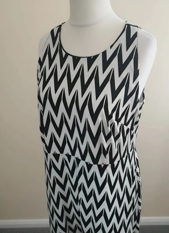 Simply Be White & Black Zigzag Maxi Dress Sleeveless Bodycon Stretch Size 16