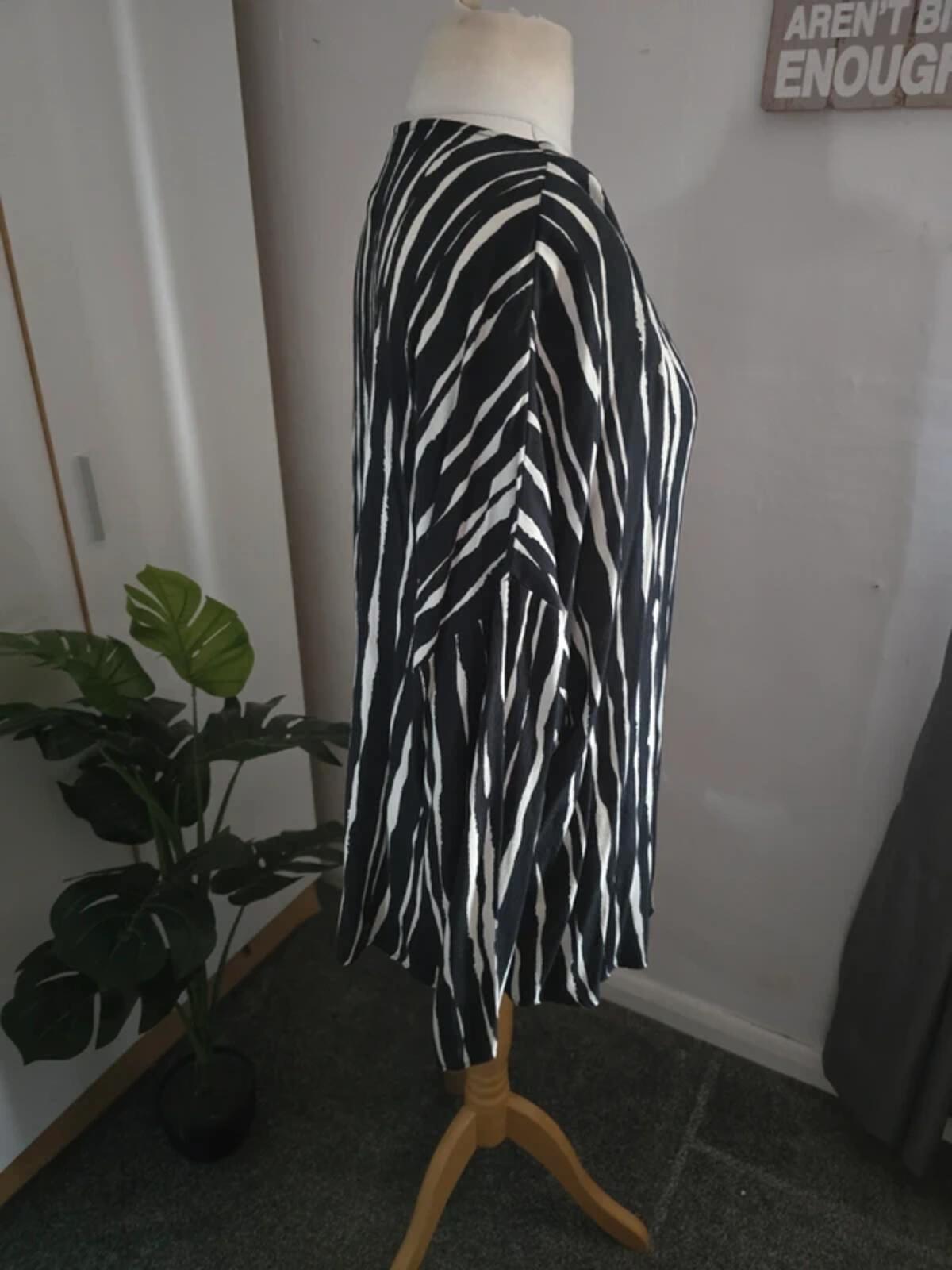 F&F Black & White Oversized Blouse  Size 10 - Lightweight Viscose