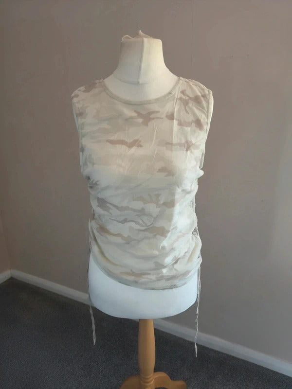Red Herring Khaki Camouflage Sleeveless Vest Top Size 16
Red Herring Khaki Camouflage Sleeveless Vest Top Size 16