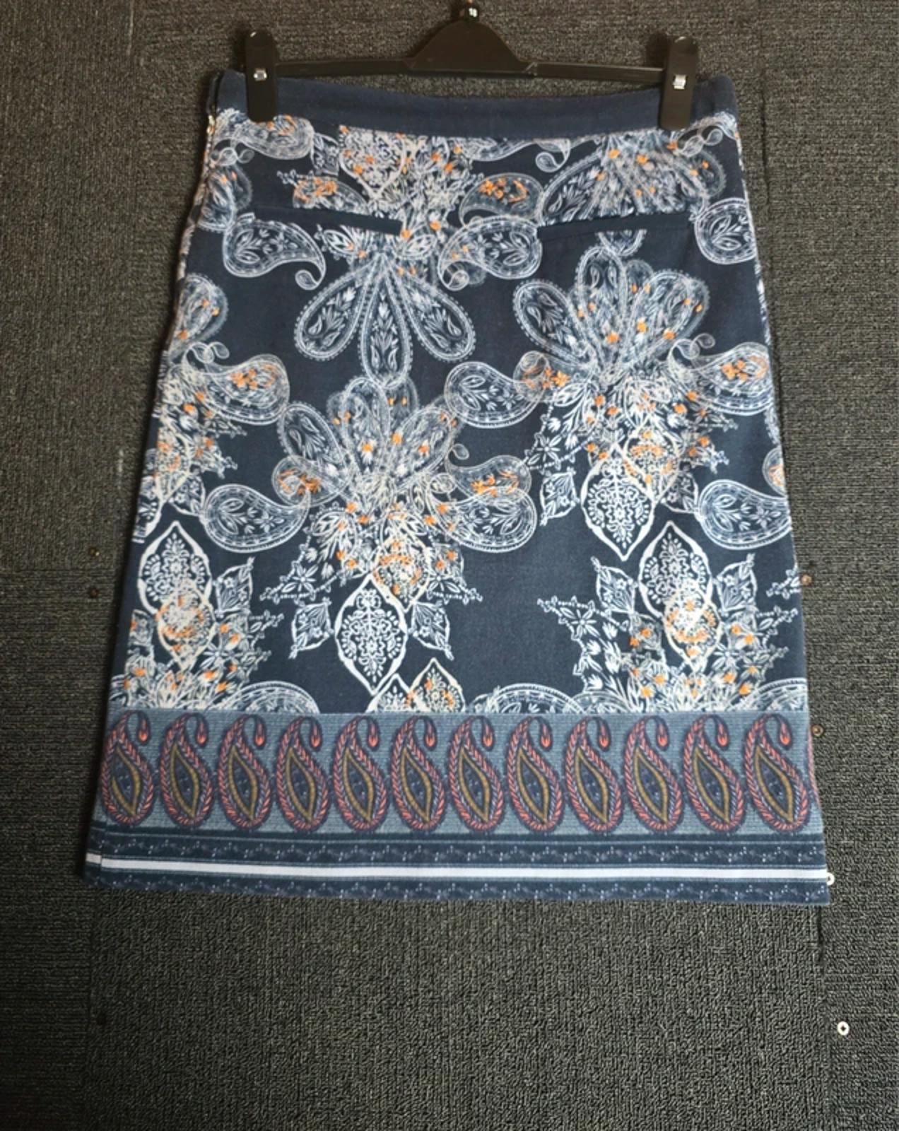 White Stuff Navy Floral Skirt Size 10 Knee Length Causal