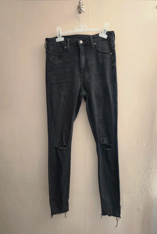 H&M &Denim Black Curvy Ultra High Waist Distressed Jeggings Size 8