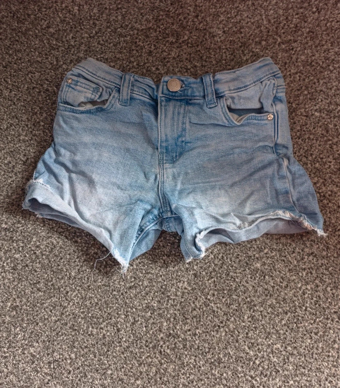 Primark Girls Light Wash Blue Denim Shorts Raw Hem Mid Rise Age 6-7 Years